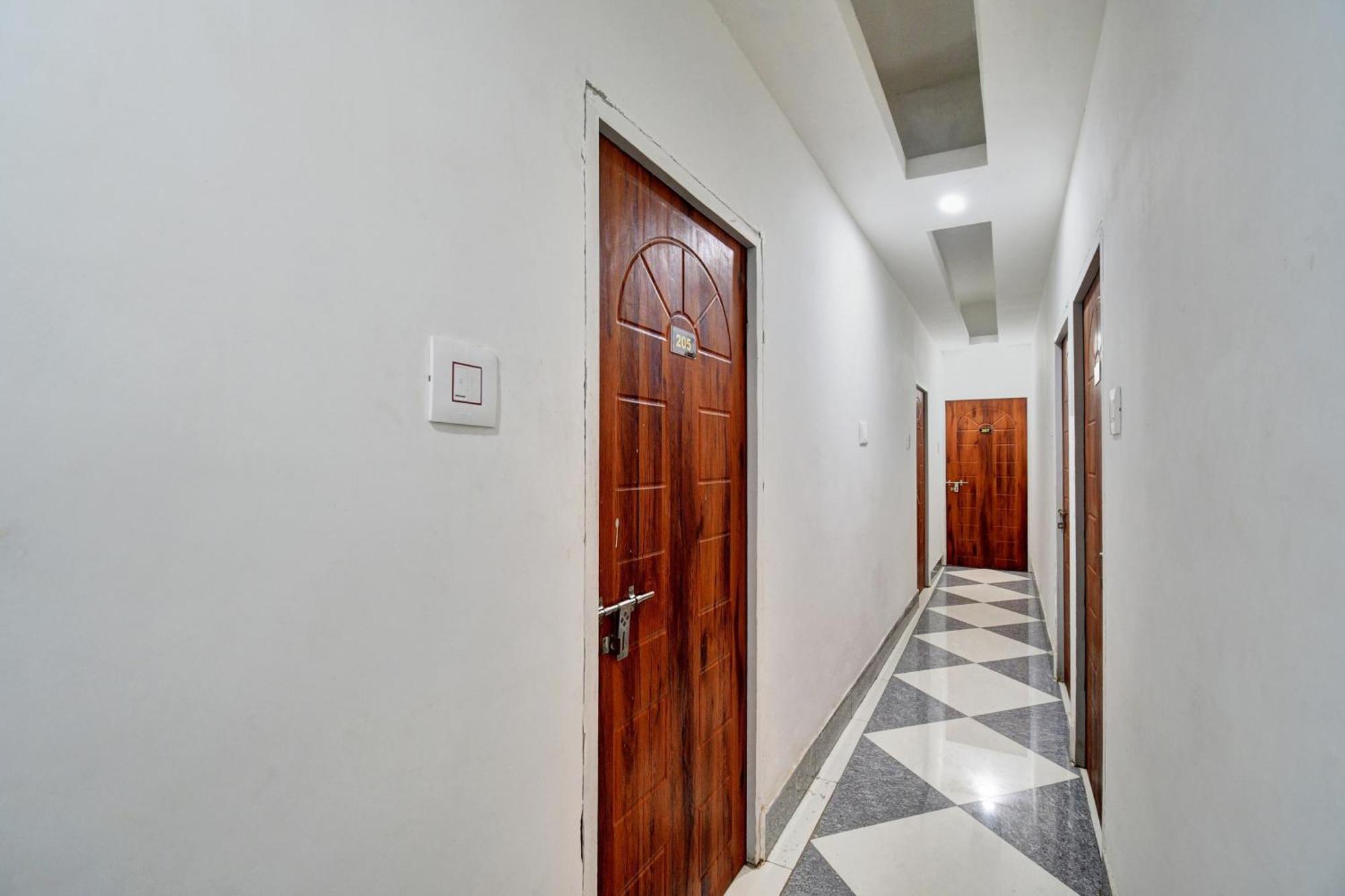 Super Hotel O Royal Empire Kolkata Exterior photo